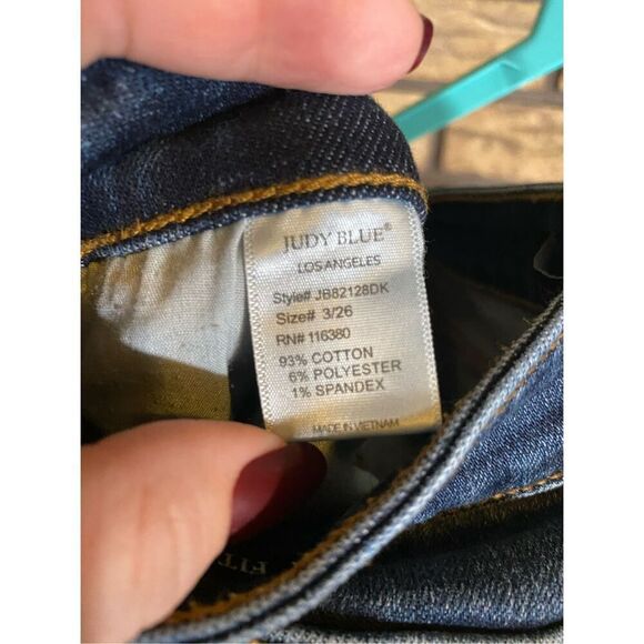 Judy Blue Cut Off Distressed Women’s Jeans - Picture 4 of 6